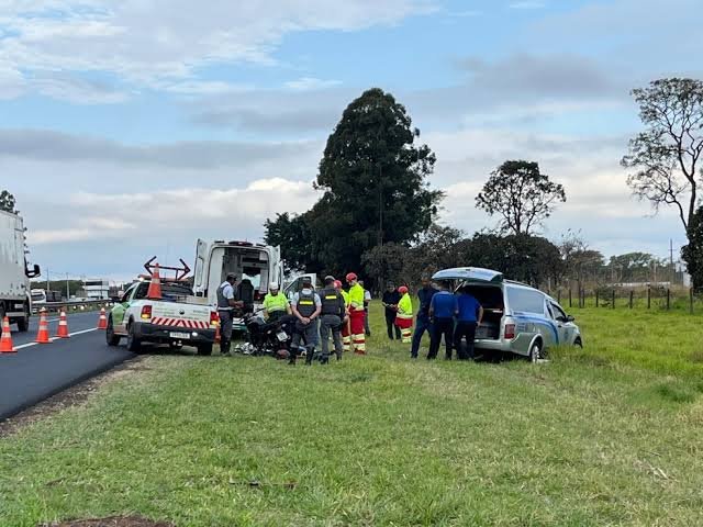 Motociclista morre após colisão com caminhonete na SP-310, em Ibaté
